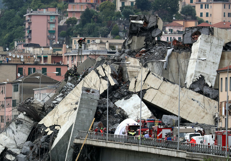 © Reuters. The collapsed Morandi Bridge is seen in the Italian port city of Genoa