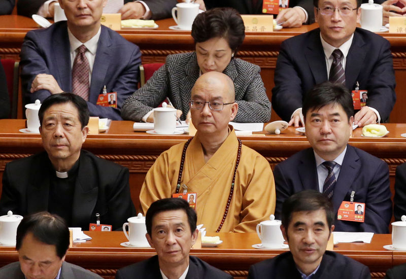 © Reuters. Xuecheng, the delegate of the CPPCC and the abbot of the Longquan Temple, attends the opening session of the CPPCC in Beijing