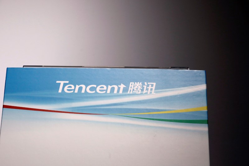 © Reuters. Logo of Tencent is displayed at a news conference in Hong Kong, China