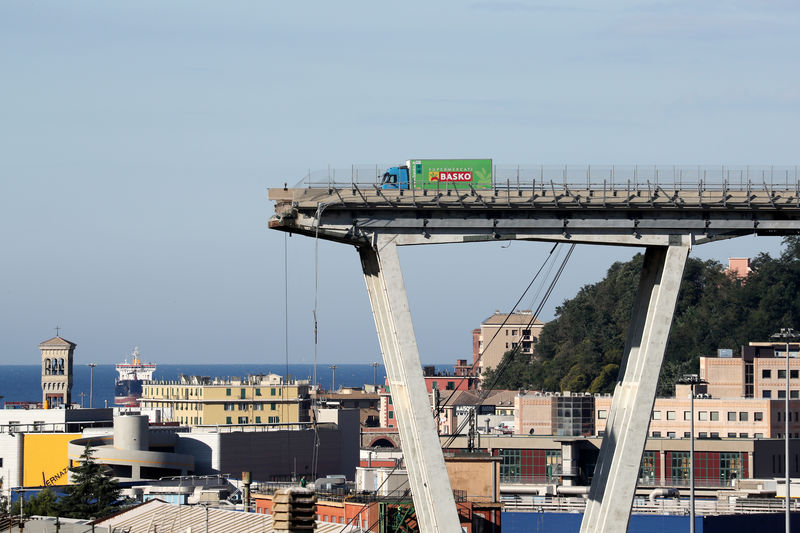 © Reuters. Ponte Morandi, que desabou, na cidade italiana de Gênova