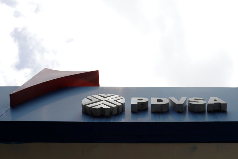 © Reuters. The corporate logo of the state oil company PDVSA is seen at a gas station in Caracas