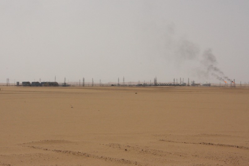 © Reuters. مهندس: إنتاج حقل الشرارة الليبي يعود إلى 260 ألف ب/ي بعد تعطل