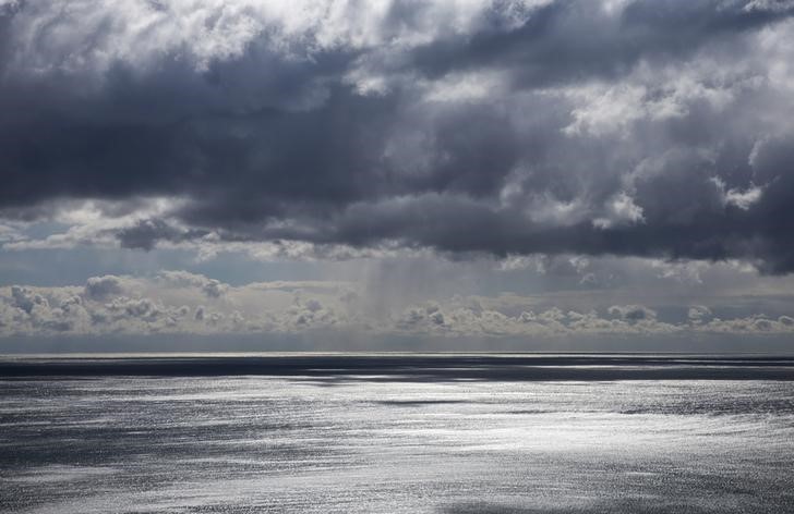 © Reuters. Вид на Черное море рядом с селом Тыловое в Крыму