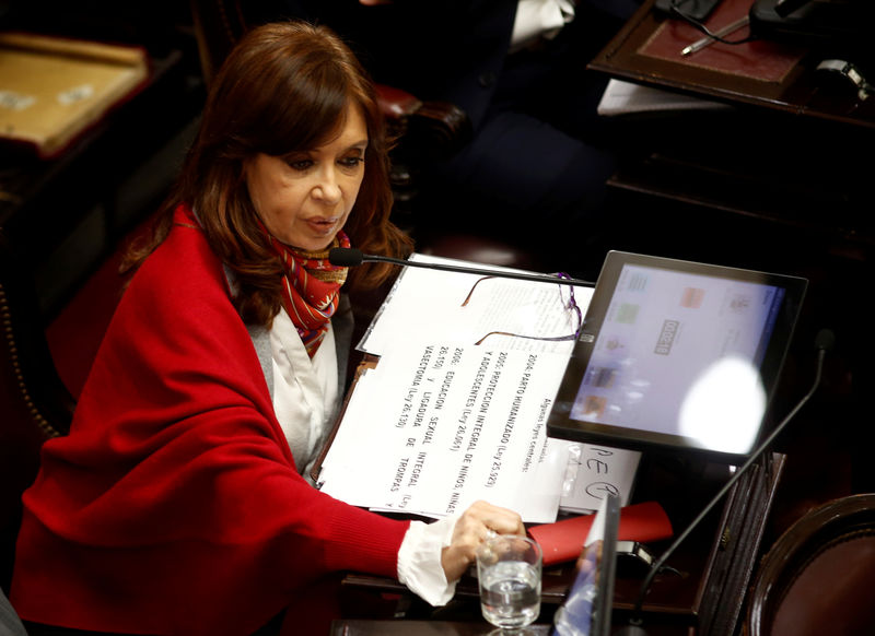 © Reuters. Cristina Kirchner durante sessão no Senado em Buenos Aires