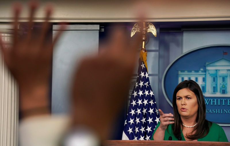 © Reuters. U.S. White House Press Secretary Sarah Huckabee Sanders holds the daily briefing at the White House in Washington, D.C.