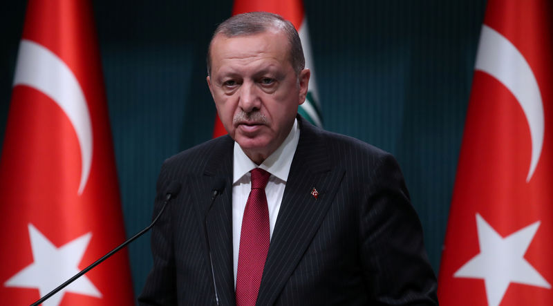 © Reuters. El presidente turco, Tayyip Erdogan, asiste a una rueda de prensa en Ankara