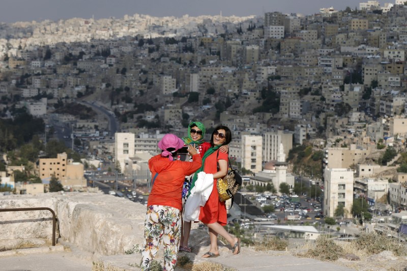 © Reuters. ارتفاع الدخل السياحي للأردن 14% في 7 أشهر