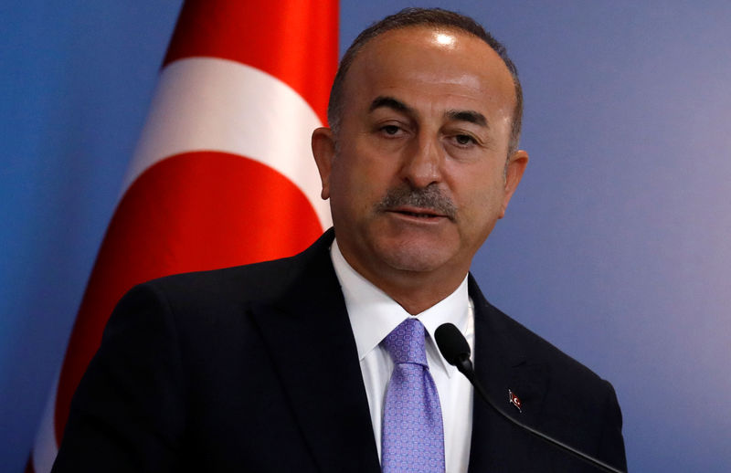 © Reuters. Chanceler Mevlut Cavusoglu concede entrevista em Ancara