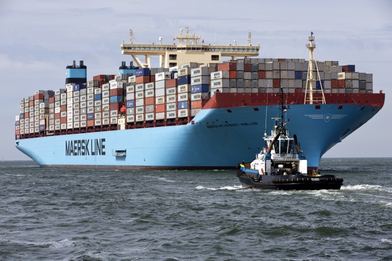 © Reuters. The MV Maersk Mc-Kinney Moller, the world's biggest container ship, arrives at the harbour of Rotterdam