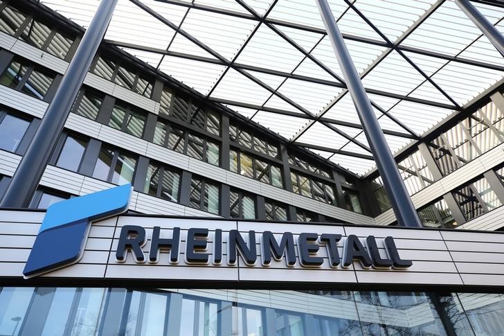 © Reuters. The logo of German defence and automotive group Rheinmetall AG is pictured at the company's headquarters in Duesseldorf
