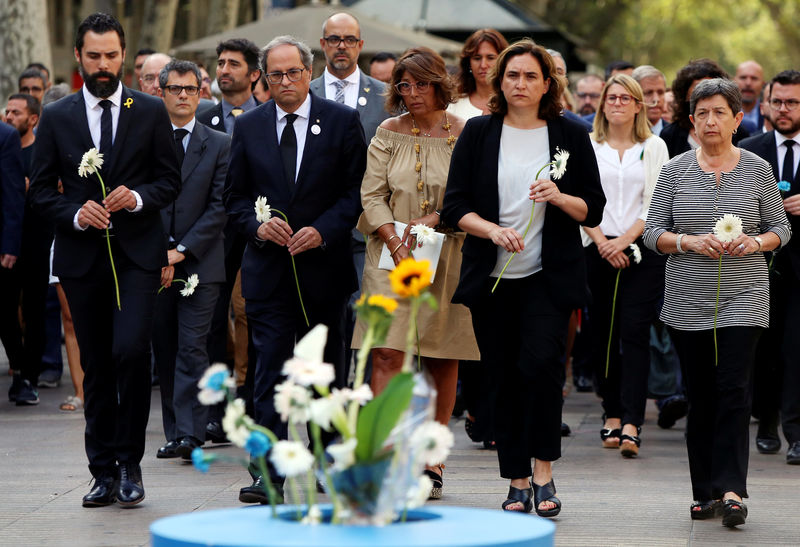 © Reuters. Barcelona rinde homenaje a las víctimas de los ataques un año después