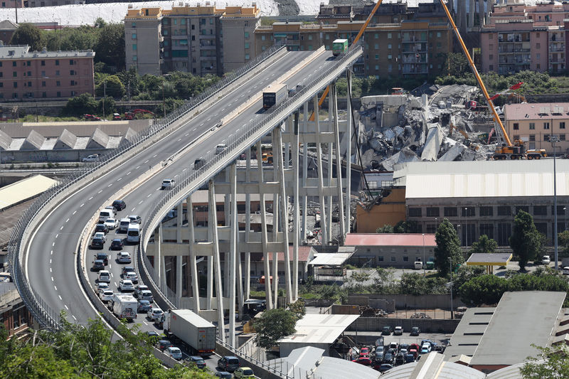 © Reuters. Un estudio de ingeniería en 2017 advirtió sobre la estabilidad del puente de Génova