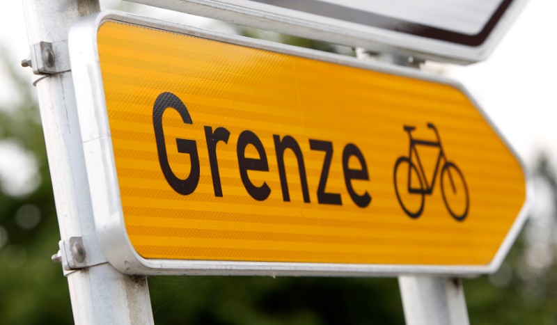 © Reuters. FILE PHOTO: Traffic sign 'border' is pictured in Kirchdorf am Inn
