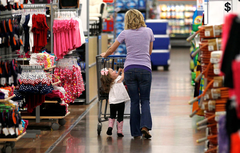 © Reuters. FILE PHOTO: A woman shops with her daughter at a Walmart Supercenter in Rogers