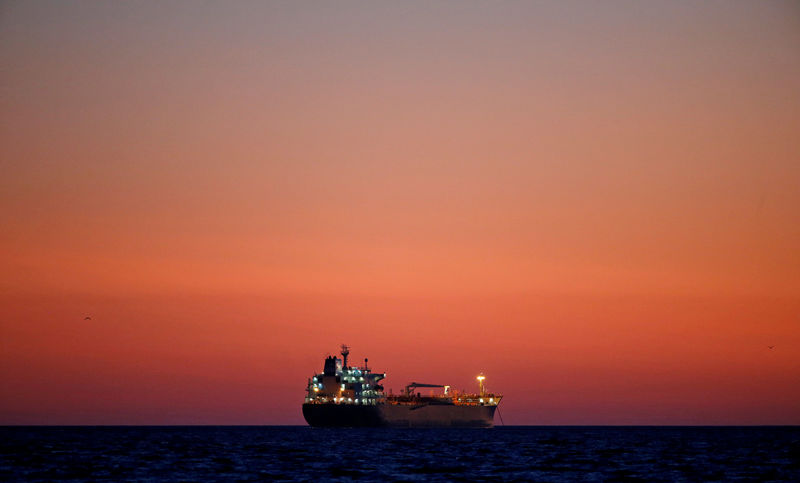 © Reuters. FILE PHOTO: Oil tanker is seen at sunset anchored off the Fos-Lavera oil hub near Marseille