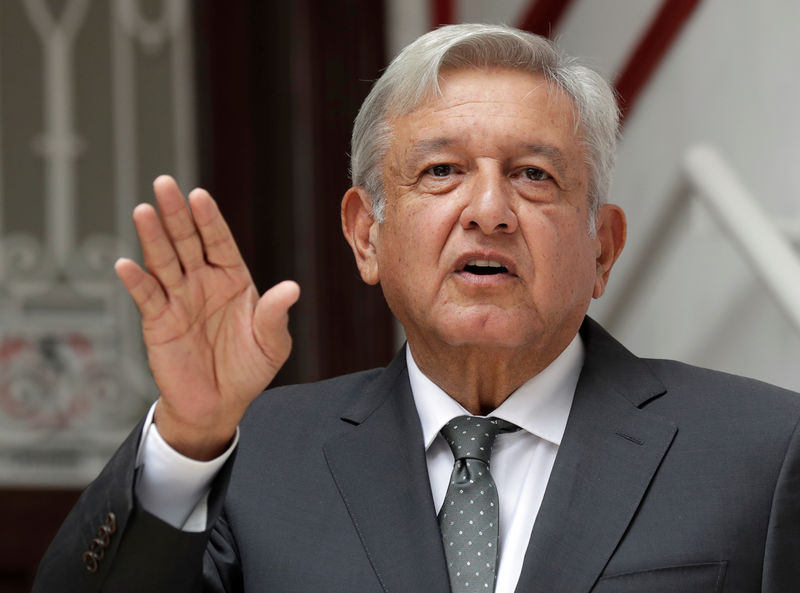 © Reuters. López Obrador concede entrevista na Cidade do México