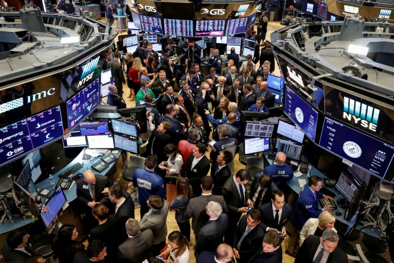 © Reuters. بورصة وول ستريت تغلق مرتفعة بدعم من موجة تفاؤل بانحسار التوترات التجارية