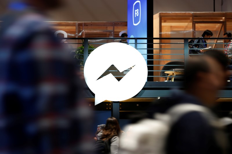 © Reuters. Attendees walk past a Facebook Messenger logo during Facebook Inc's annual F8 developers conference in San Jose, California