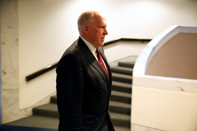 © Reuters. Former CIA Director John Brennan departs from a Senate Intelligence Committee hearing evaluating Russian