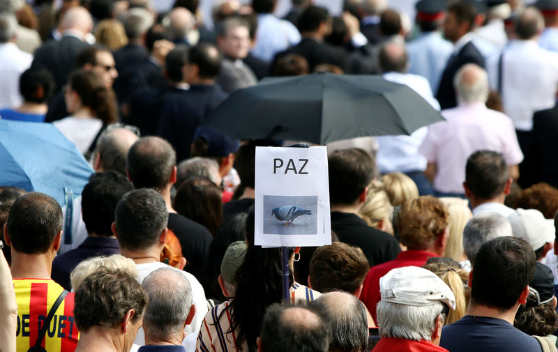 © Reuters. La tensión política desluce el acto de homenaje a las víctimas en Cambrils