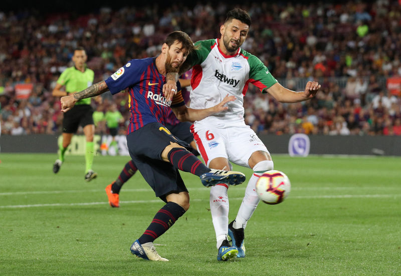 © Reuters. La Liga Santander - FC Barcelona v Alaves