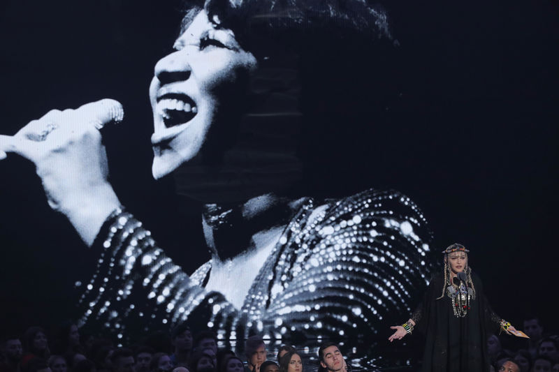 © Reuters. Madonna fala durante homenagem à  Aretha Franklin em premiação em Nova York