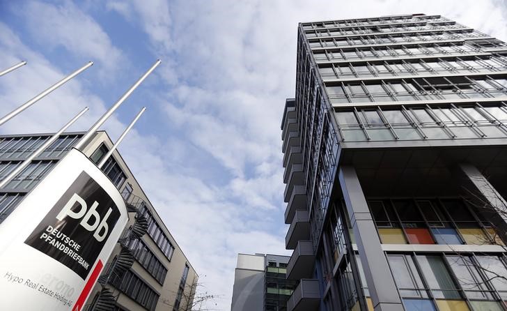 © Reuters. The headquarters of German property lender Hypo Real Estate/Deutsche Pfandbrief Bank pbb are pictured in Unterschleisshei