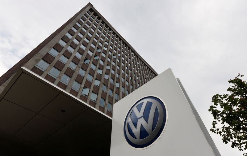 © Reuters. فولكسفاجن ودايملر توافقان على دفع تكلفة إصلاحات للسيارات التي تعمل بالديزل