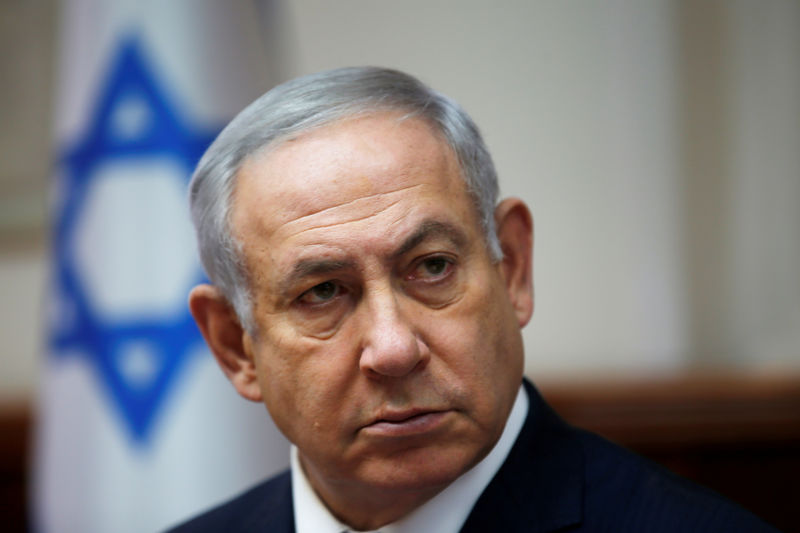 © Reuters. الشرطة الإسرائيلية توصي بتوجيه اتهامات بالرشوة إلى نتنياهو