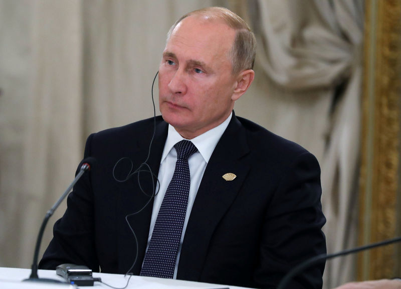 © Reuters. الكرملين يأمل في أن يجري بوتين وترامب محادثات قبل يونيو