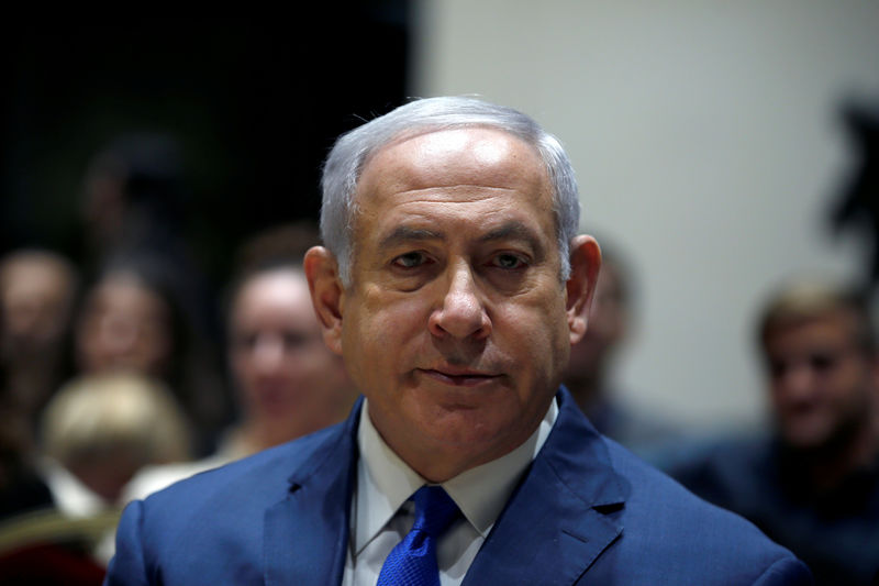 © Reuters. نظرة فاحصة-ماذا بعد تحقيقات الفساد ضد نتنياهو؟