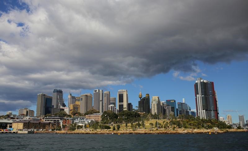 © Reuters. FILE PHOTO:  Commercial properties line the western side of Sydney's Central Business District in Australia