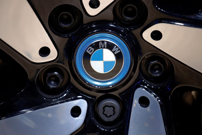 © Reuters. FILE PHOTO: The BMW logo is seen on the wheel of a vehicle presented at the Auto China 2016 auto show in Beijing