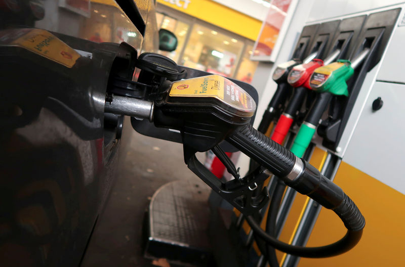 © Reuters. FILE PHOTO: A diesel fuel nozzle is seen attached to a car at a Shell petrol station in Berlin