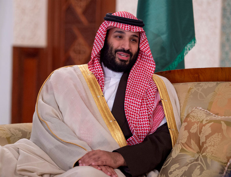 © Reuters. تلفزيون: ولي عهد السعودية يغادر الجزائر بعد زيارة رسمية