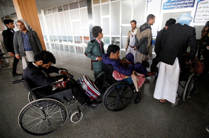 © Reuters. متحدث باسم الحوثيين: وصول الطائرة التي تقل المصابين إلى مسقط