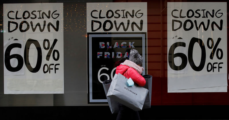 © Reuters. FILE PHOTO: Closing-down posters in a House of Fraser department store in Manchester