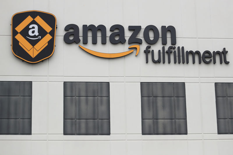 © Reuters. FILE PHOTO: The Amazon fulfillment center is seen in Robbinsville