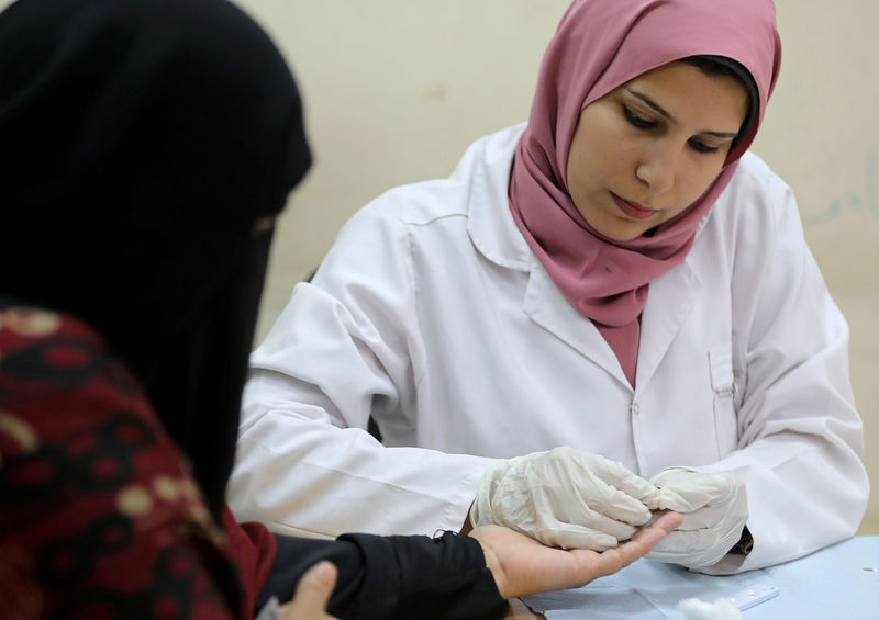 © Reuters. مصر تفحص ملايين السكان بالمجان في مسعى للقضاء على التهاب الكبد (سي)
