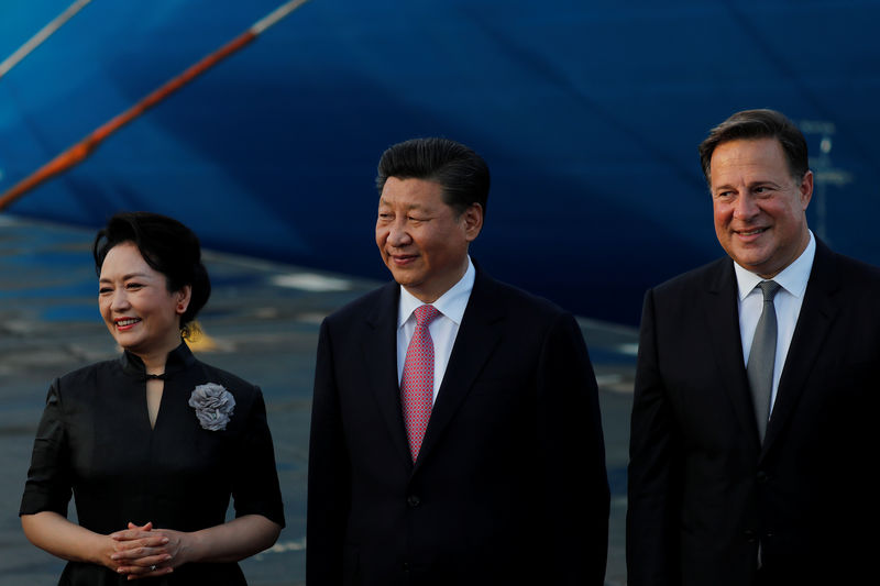 © Reuters. بنما والصين توقعان اتفاقيات بعد بدء علاقات دبلوماسية