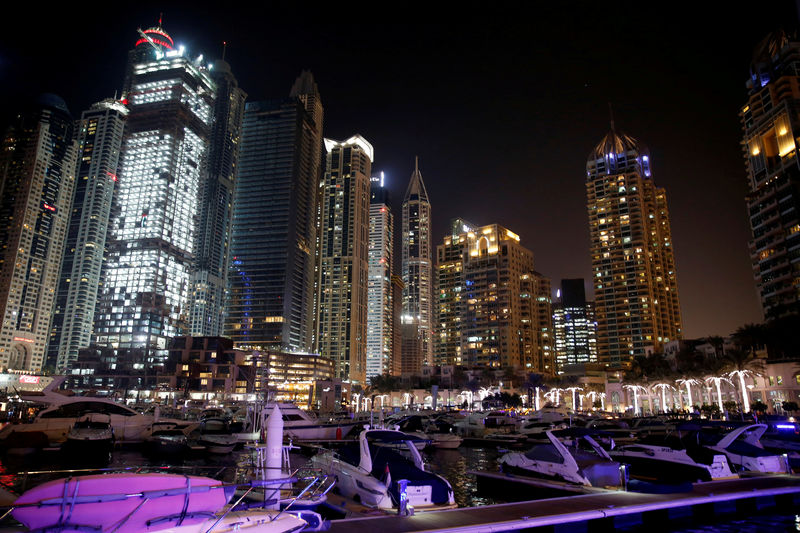 © Reuters. FILE PHOTO: Dubai Marina is surrounded by high towers of hotels, banks and office buildings, in Dubai