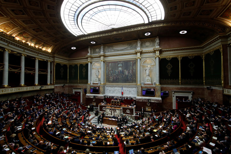 © Reuters. A general view shows the French National Assembly during the questions to the government session in Paris