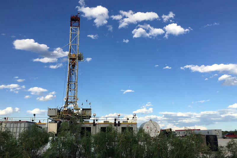 © Reuters. FILE PHOTO: The Elevation Resources drilling rig is shown at the Permian Basin drilling site in Andrews County Texas