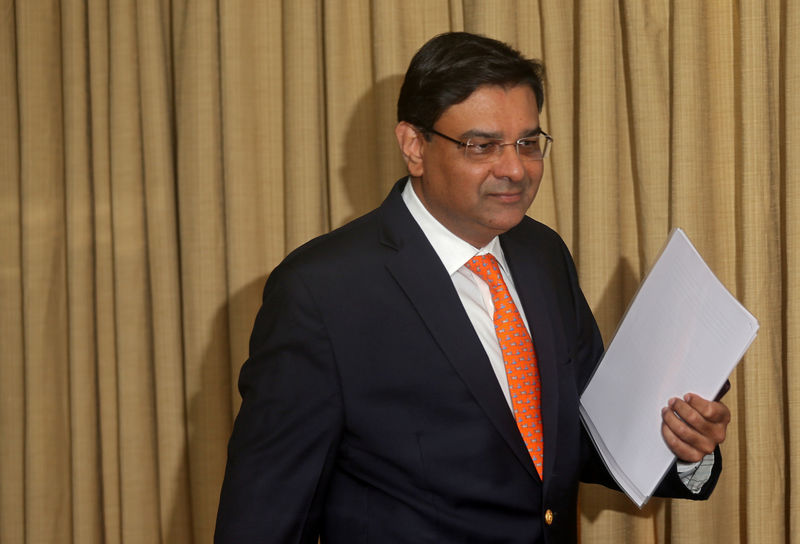 © Reuters. The {{0|Reserve Bank of India}} Governor Urjit Patel arrives to attend a news conference after a monetary policy review in Mumbai