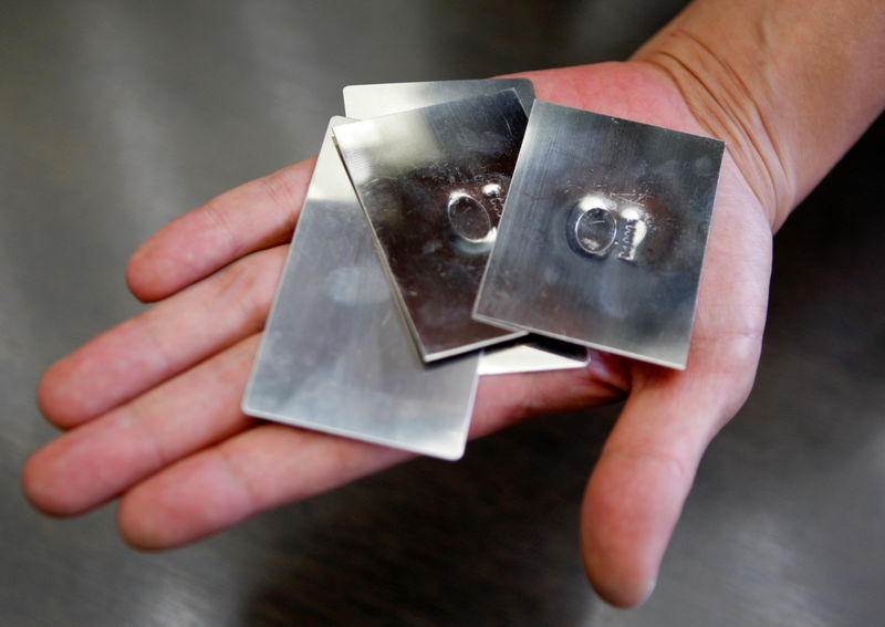 © Reuters. FILE PHOTO: Sheets of palladiums are pictured at a jewellery factory in Chiba prefecture, east of Tokyo