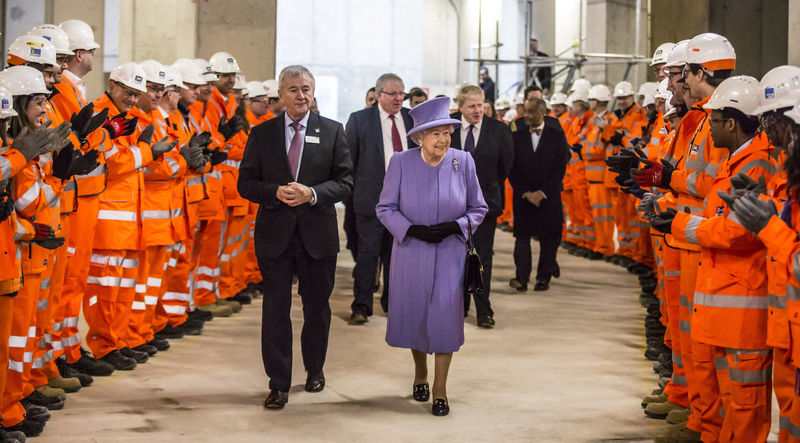 © Reuters. FILE PHOTO:  Britain's Queen Elizabeth and Terry Morgan the Chairman of Crossrail, attend the formal unveiling of the new logo for Crossrail, which is to be named the Elizabeth line, at the construction site of the Bond Street station in central London