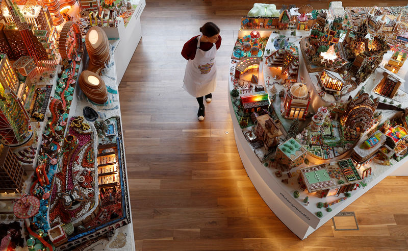 © Reuters. معماريون يبنون مدينة من خبز الزنجبيل لشحذ الهمم للتصميم