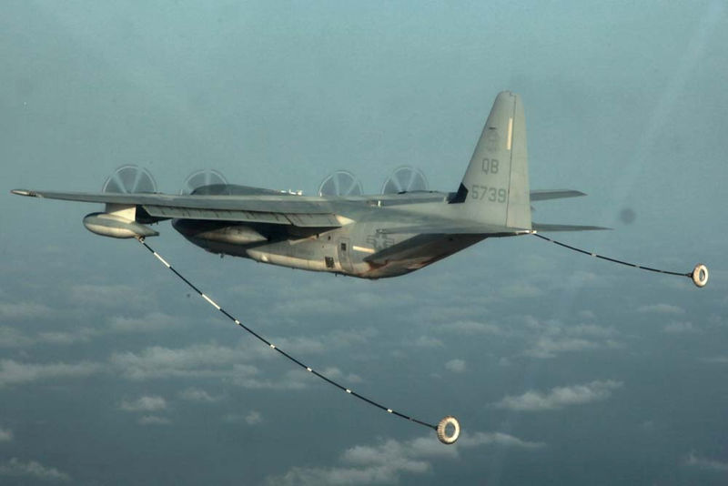 © Reuters. Un KC-130 Hercules durante un ejercicio de abastecimiento en el Pacífico