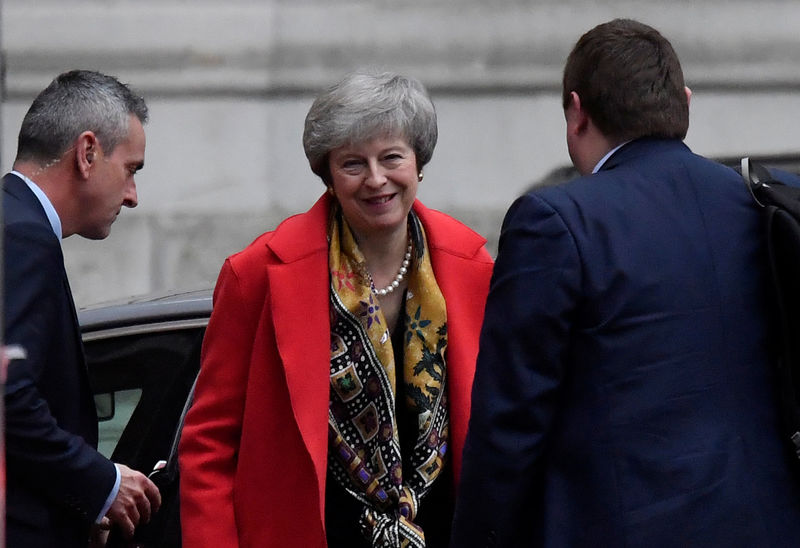 © Reuters. Premiê britânica, Theresa May, retorna à residência oficial na Downing Street após participar de programa de rádio