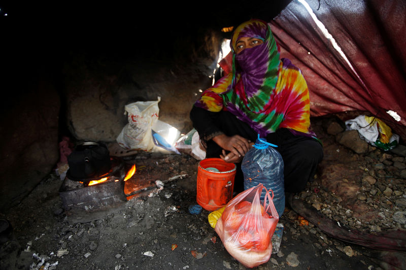 © Reuters. Acuerdan liberar a miles de prisioneros en el inicio de conversaciones de paz en Yemen